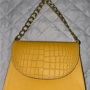 Elegant Yellow Croc-Embossed Mini Bag with Chain Strap